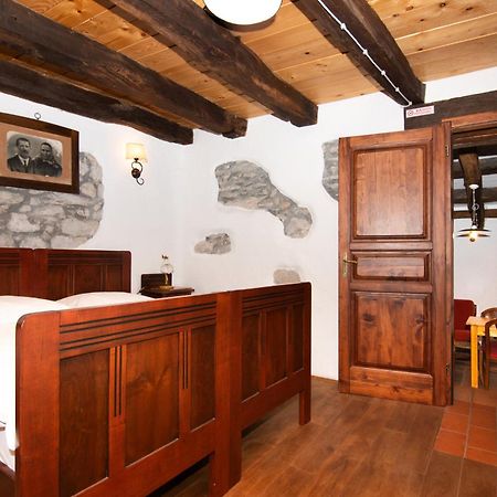 Apartments Valentinus 1800 Sežana エクステリア 写真