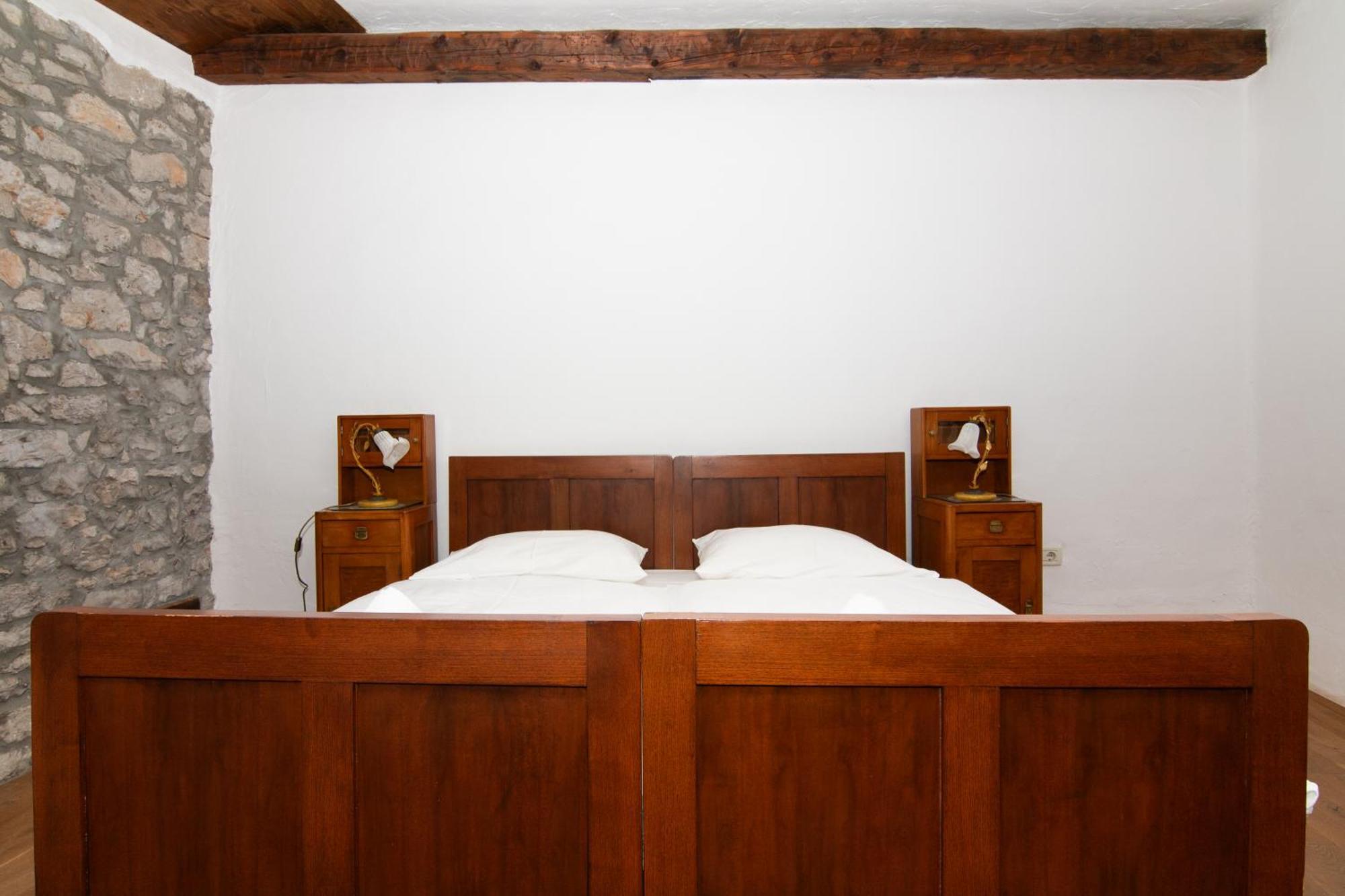 Apartments Valentinus 1800 Sežana エクステリア 写真