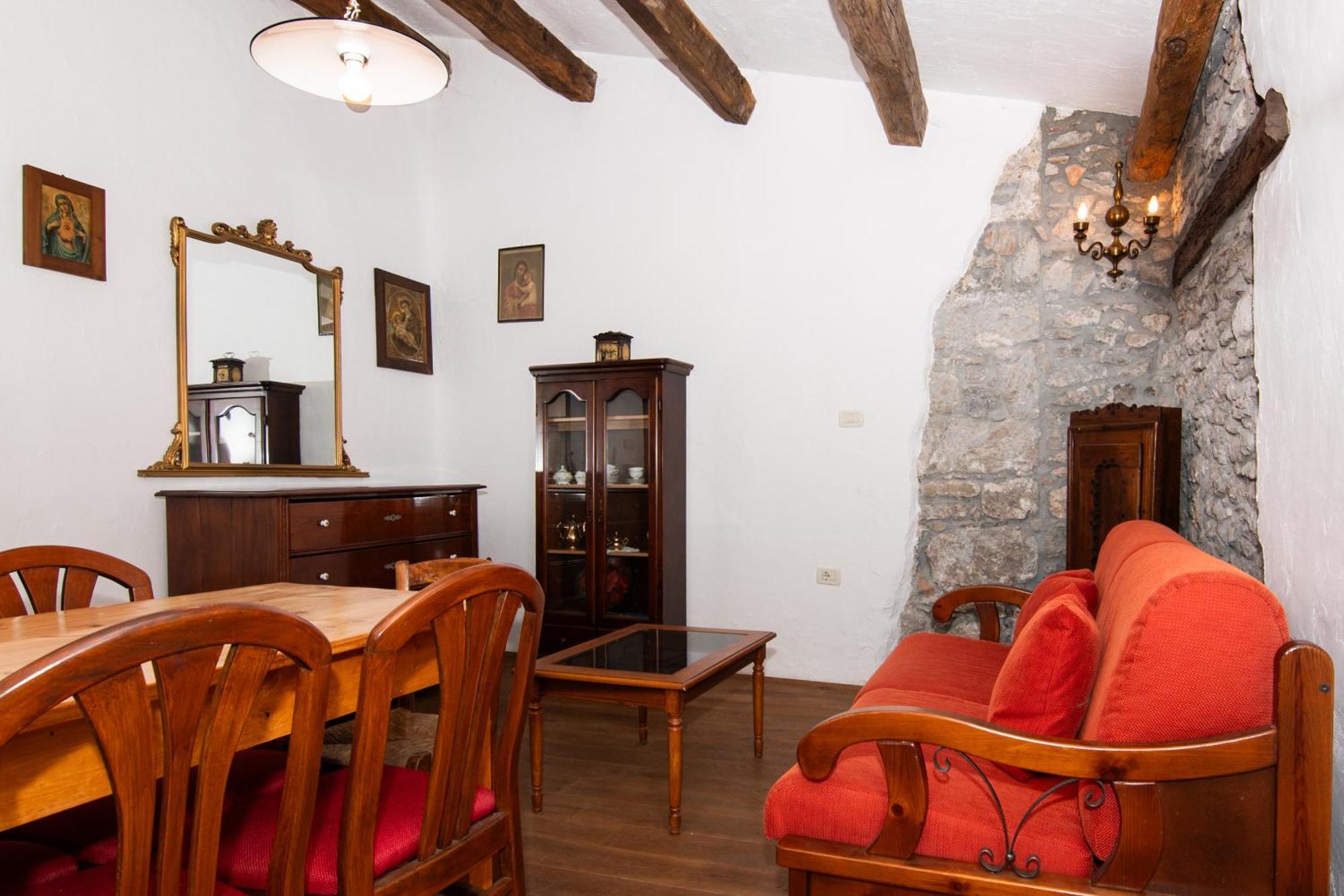 Apartments Valentinus 1800 Sežana エクステリア 写真