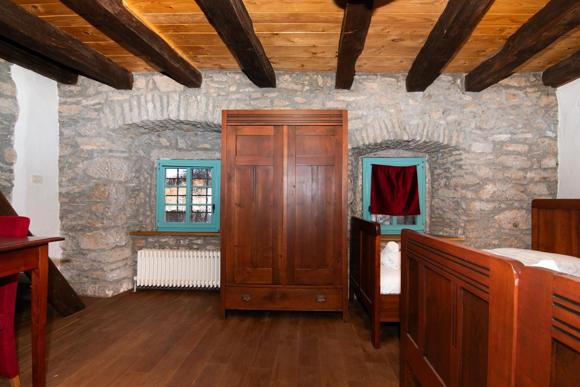 Apartments Valentinus 1800 Sežana エクステリア 写真