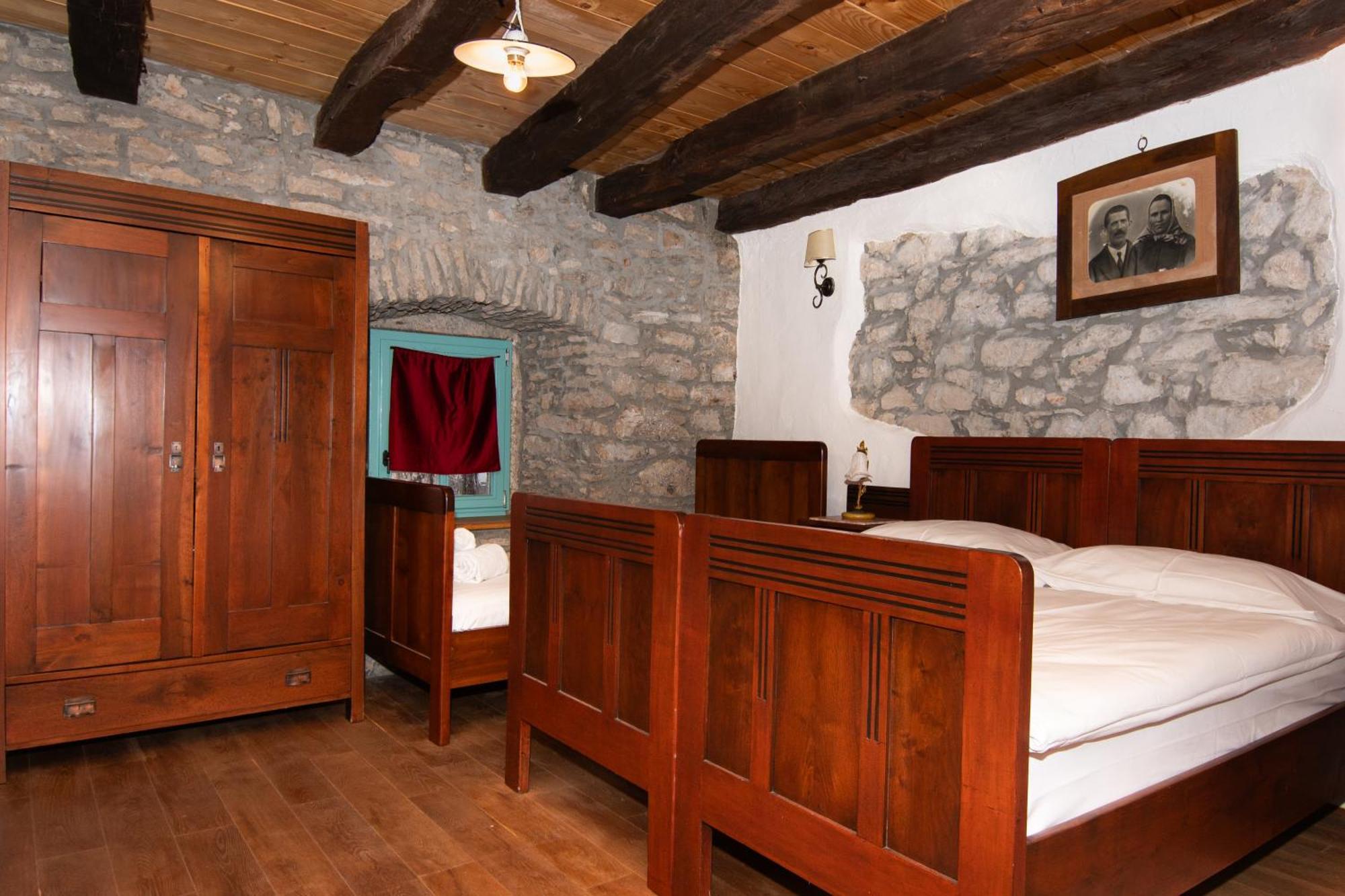 Apartments Valentinus 1800 Sežana エクステリア 写真