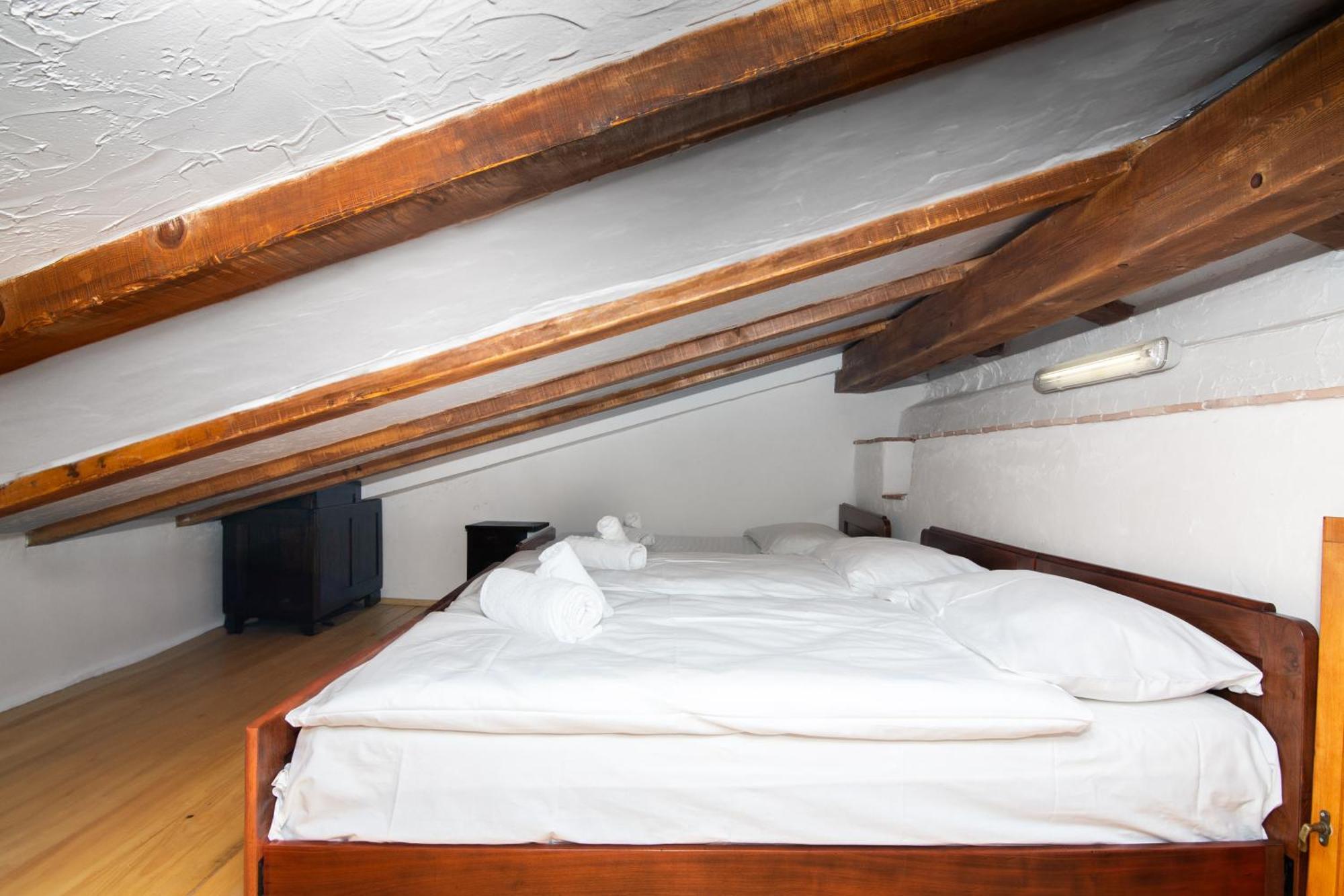 Apartments Valentinus 1800 Sežana エクステリア 写真