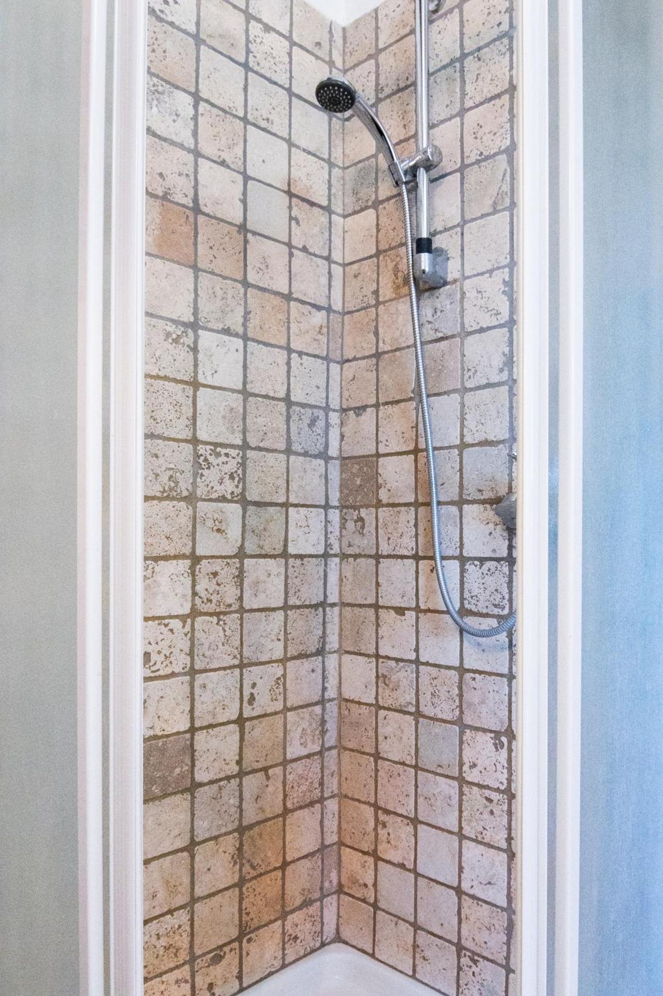 Apartments Valentinus 1800 Sežana エクステリア 写真