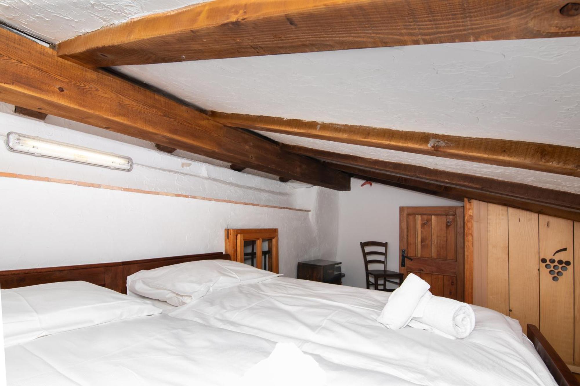 Apartments Valentinus 1800 Sežana エクステリア 写真