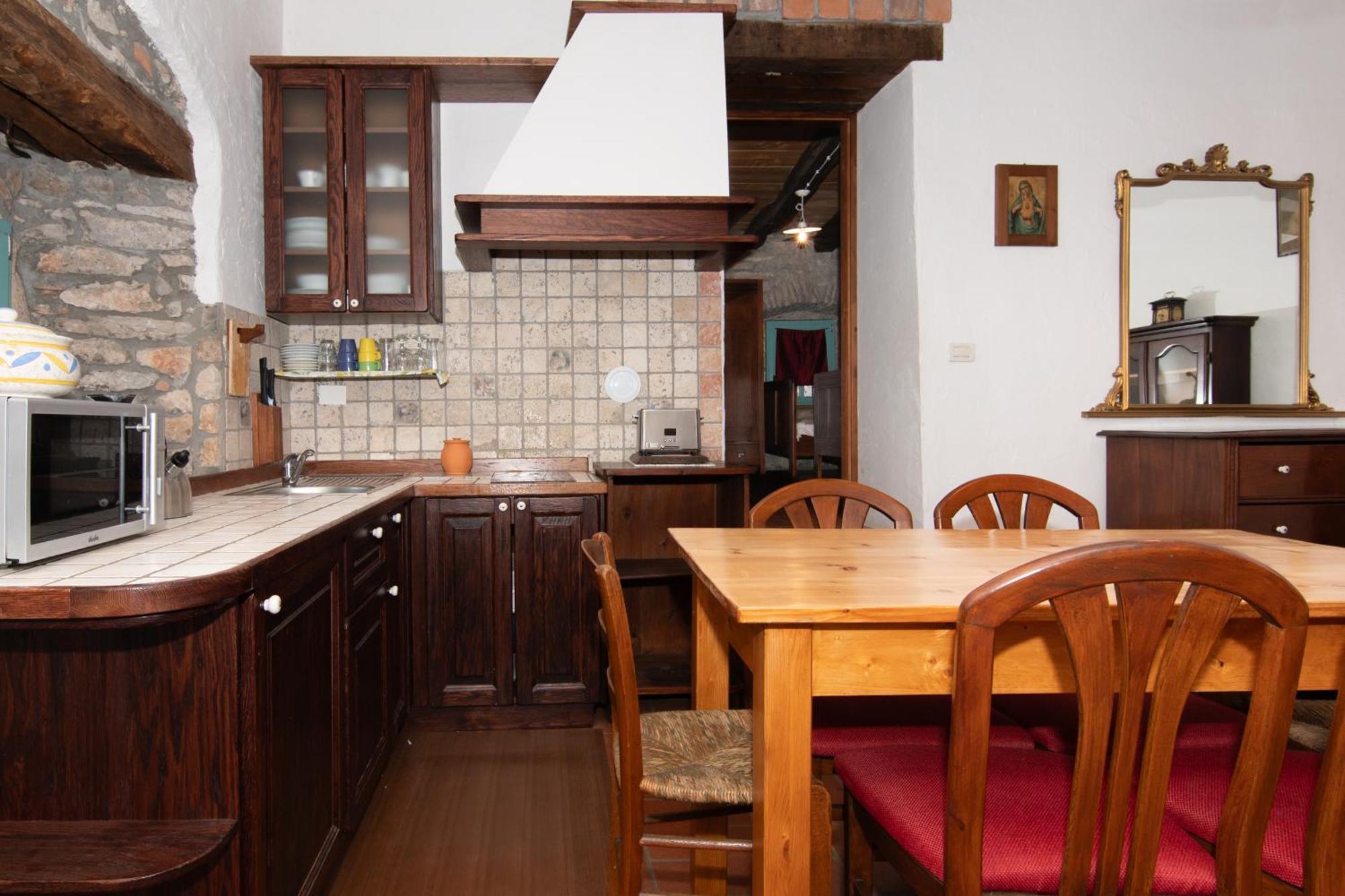 Apartments Valentinus 1800 Sežana エクステリア 写真