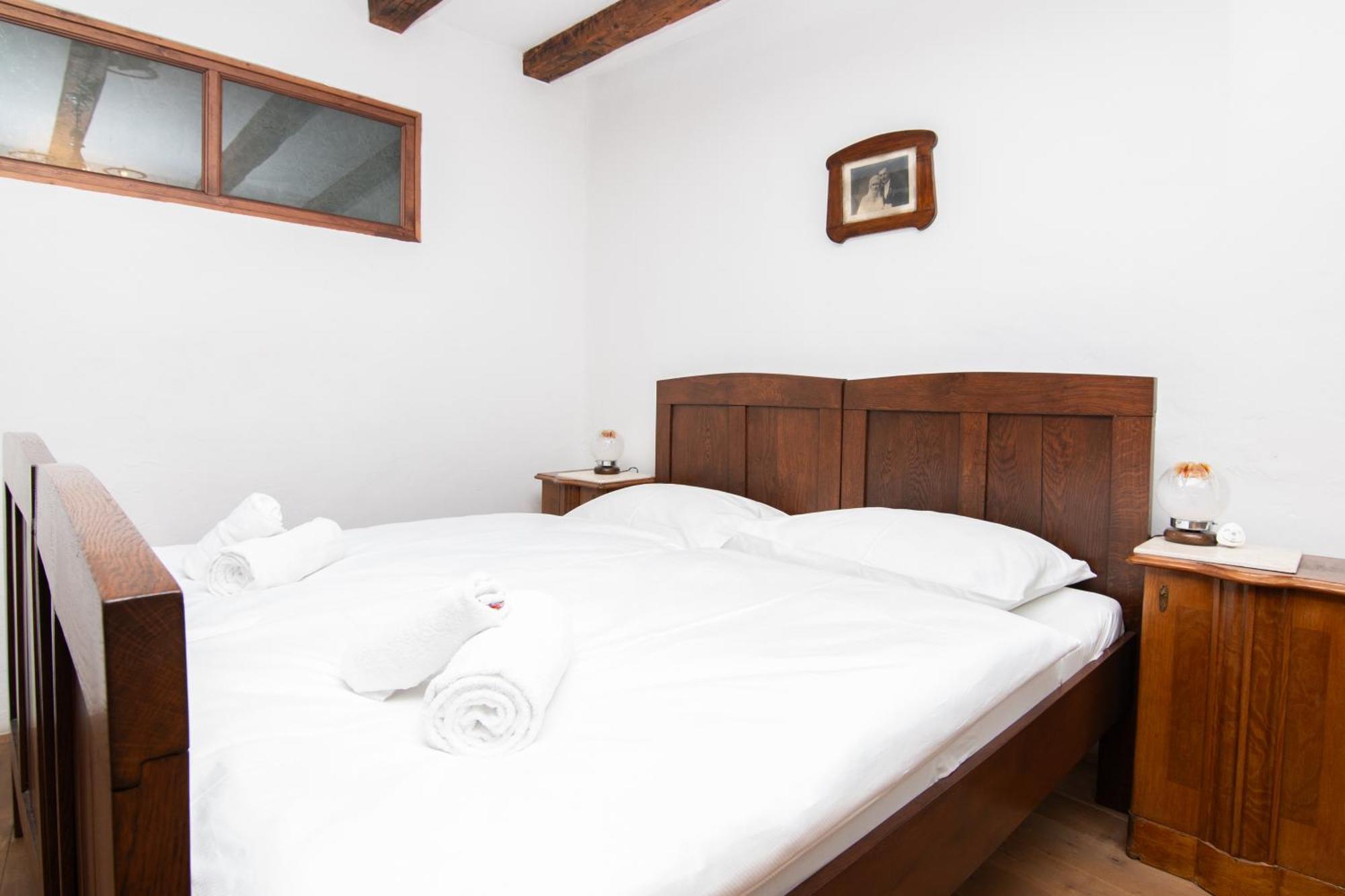Apartments Valentinus 1800 Sežana エクステリア 写真