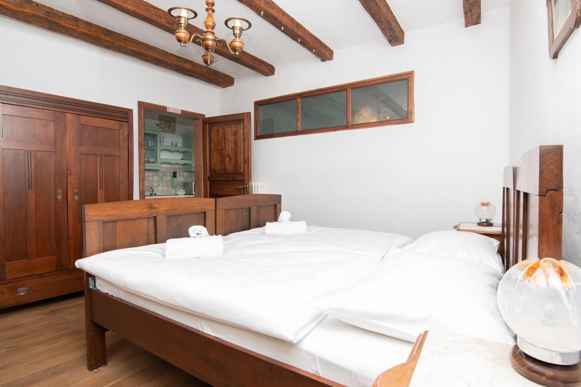 Apartments Valentinus 1800 Sežana エクステリア 写真