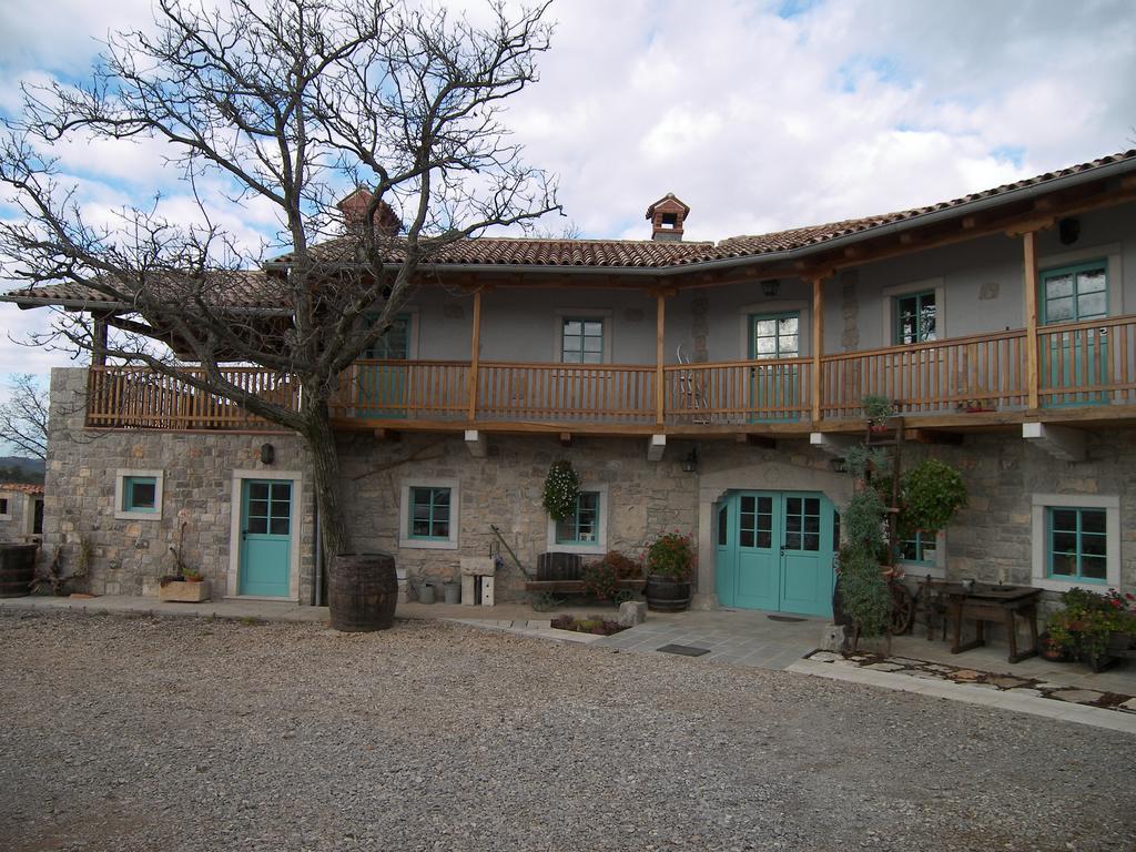 Apartments Valentinus 1800 Sežana エクステリア 写真