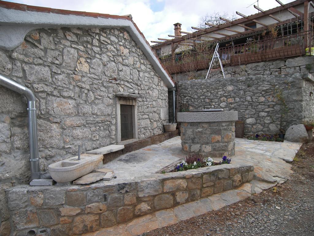 Apartments Valentinus 1800 Sežana エクステリア 写真