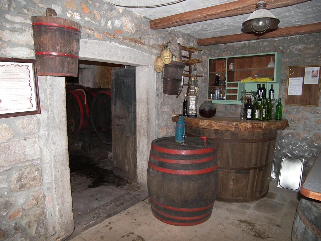 Apartments Valentinus 1800 Sežana エクステリア 写真