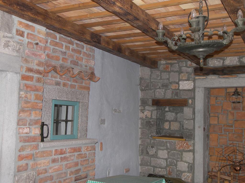 Apartments Valentinus 1800 Sežana エクステリア 写真